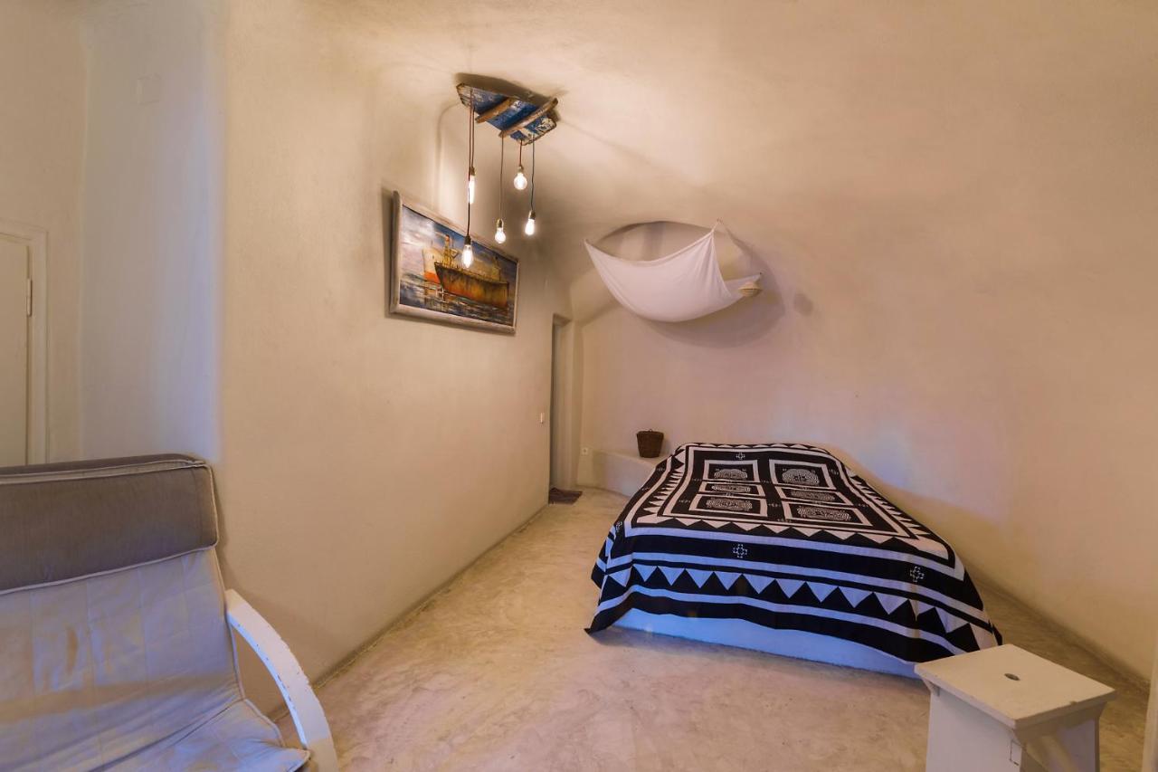 Caveland Hostel Karterados  Bagian luar foto